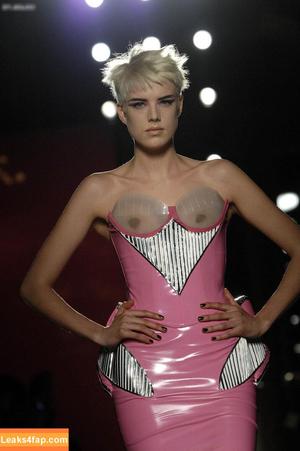 Agyness Deyn photo #0028