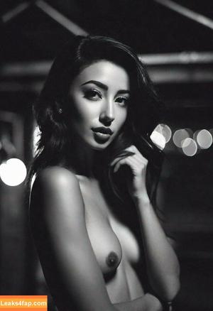 AI Generated Celebrity Nudes photo #0429