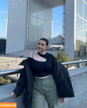 AI Generated Celebrity Nudes photo #0565