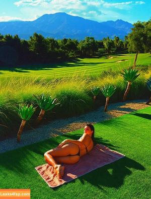 AI Generated Celebrity Nudes photo #1365