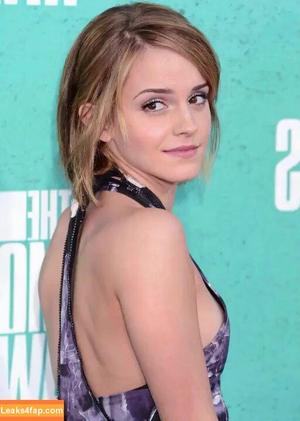 AI Generated Celebrity Nudes photo #1394