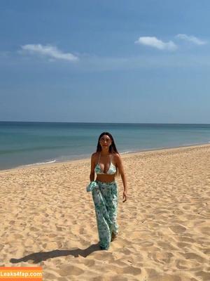 AI Generated Celebrity Nudes photo #1753