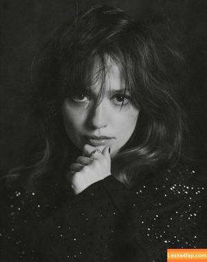 Aimee-Lou Wood фото #0234