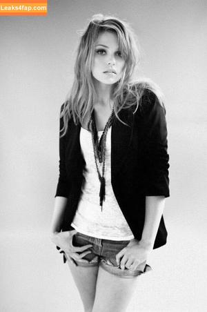 Aimee Richelle Teegarden photo #0023