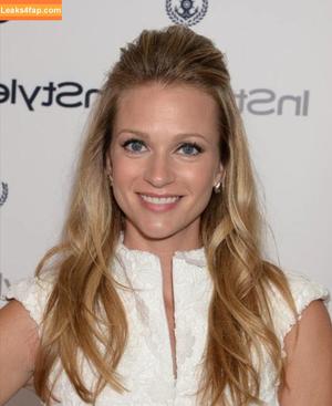 AJ Cook photo #0031