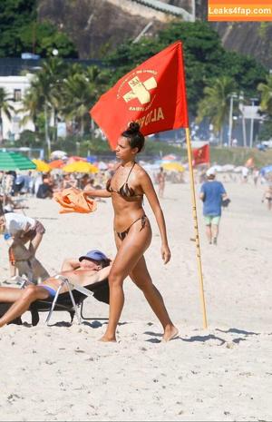Alane Dias photo #0138