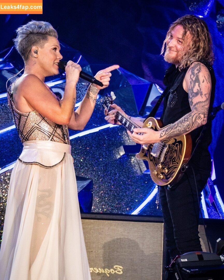 Alecia Beth Moore / Pink / The Singer слитое фото фото #0023