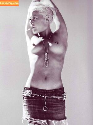 Alecia Beth Moore photo #0002