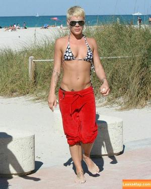 Alecia Beth Moore photo #0015