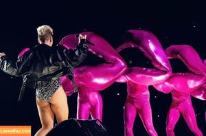 Alecia Beth Moore photo #0022