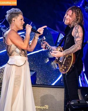 Alecia Beth Moore photo #0023