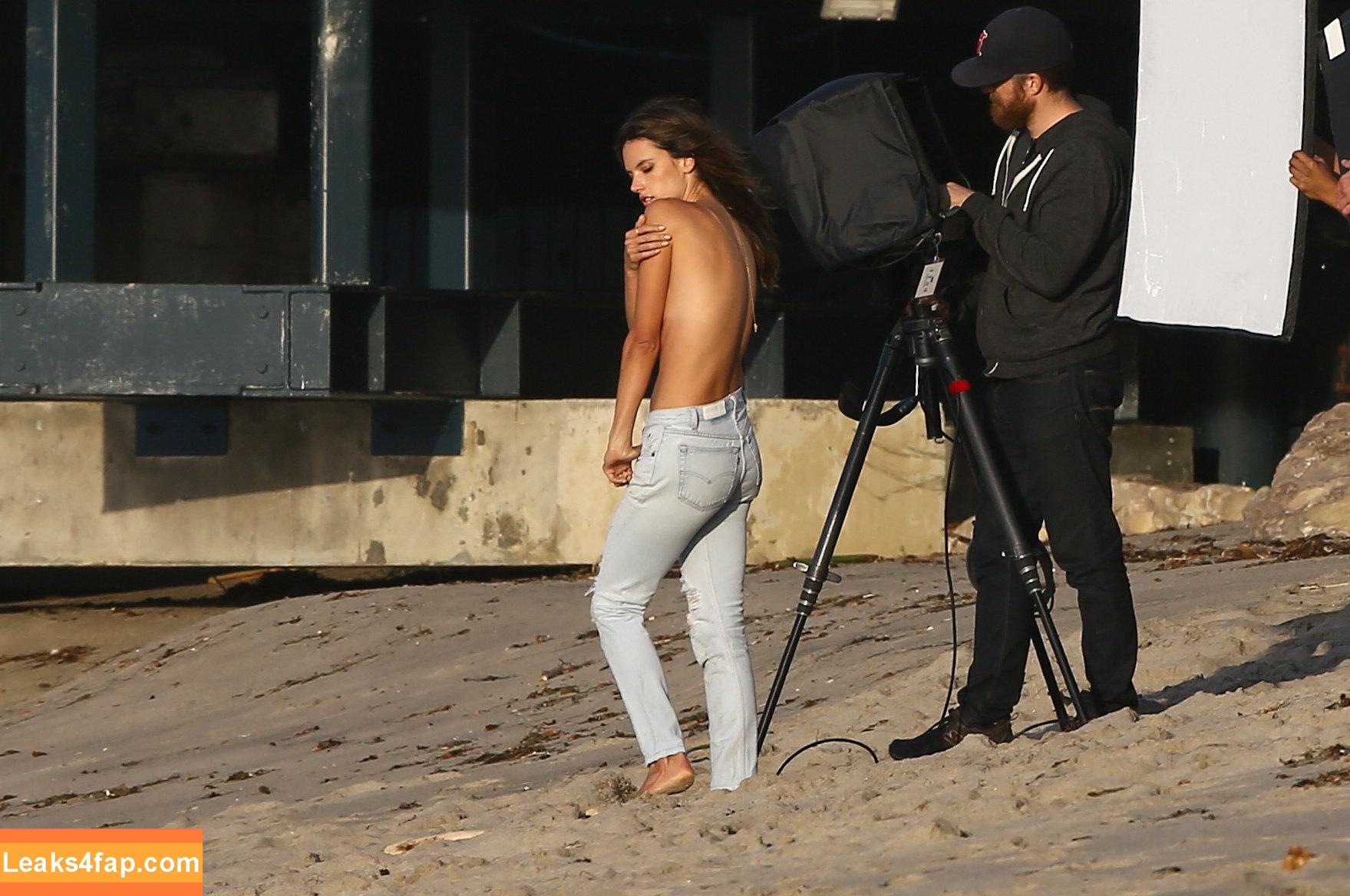 Alessandra Ambrosio / aleambrosio / alelovesanja / alessandraambrosio leaked photo photo #0778