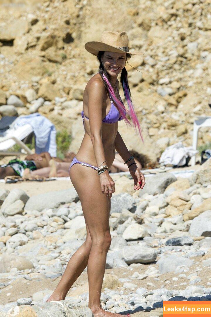Alessandra Ambrosio / aleambrosio / alelovesanja / alessandraambrosio leaked photo photo #1044