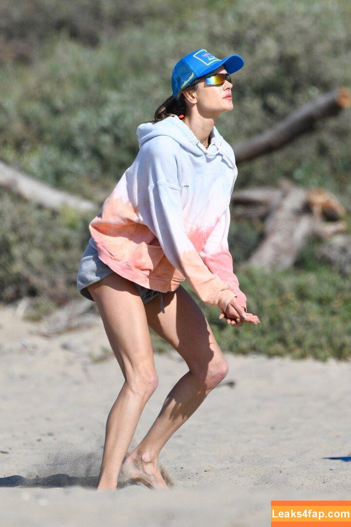 Alessandra Ambrosio / aleambrosio / alelovesanja / alessandraambrosio leaked photo photo #1175