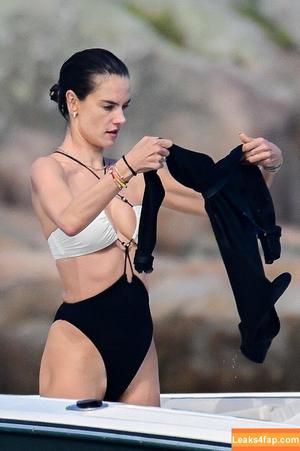Alessandra Ambrosio photo #1585