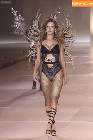 Alessandra Ambrosio photo #1921