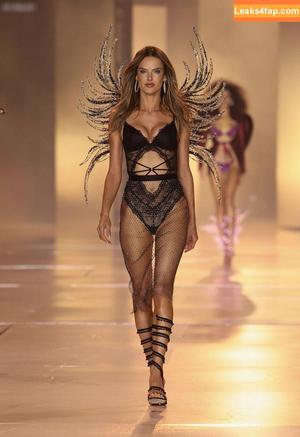 Alessandra Ambrosio photo #1922