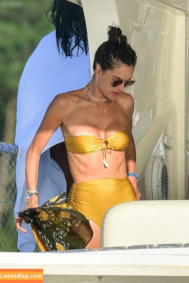 Alessandra Ambrosio free leaks
