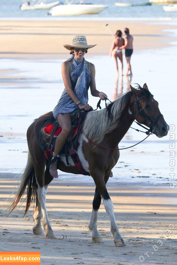 Alessandra Ambrosio / Alessandra / aleambrosio / alelovesanja / alessandraambrosio / https: leaked photo photo #2950