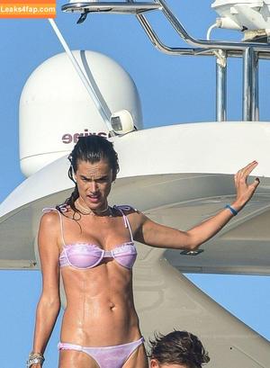 Alessandra Ambrosio photo #2029