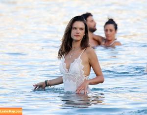 Alessandra Ambrosio photo #2363