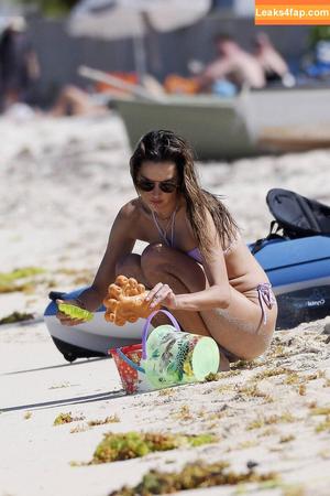 Alessandra Ambrosio photo #2595