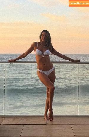 Alessandra Ambrosio photo #2704