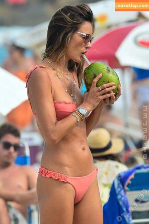 Alessandra Ambrosio photo #2933
