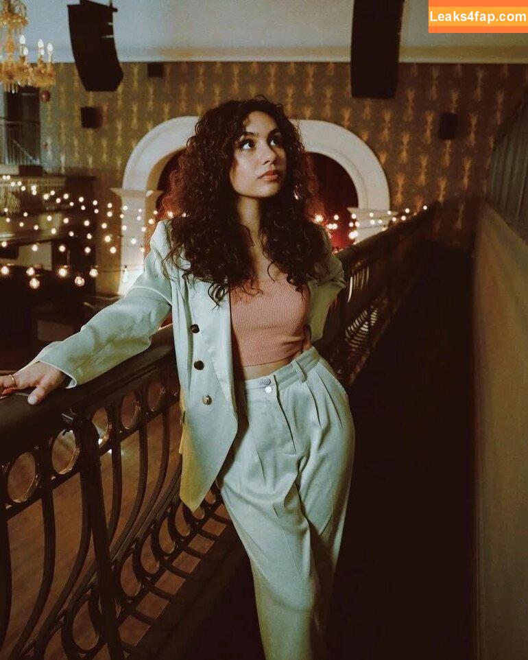 Alessia Cara / 697145310 / alessiacara / alessiasmusic leaked photo photo #0002