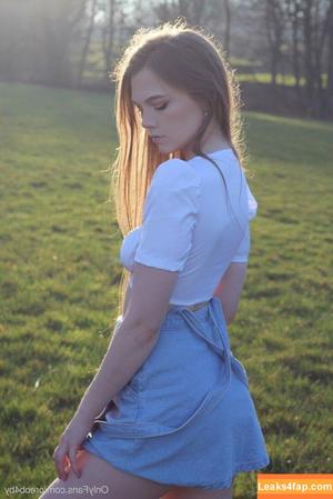 Alex Clark photo #0344