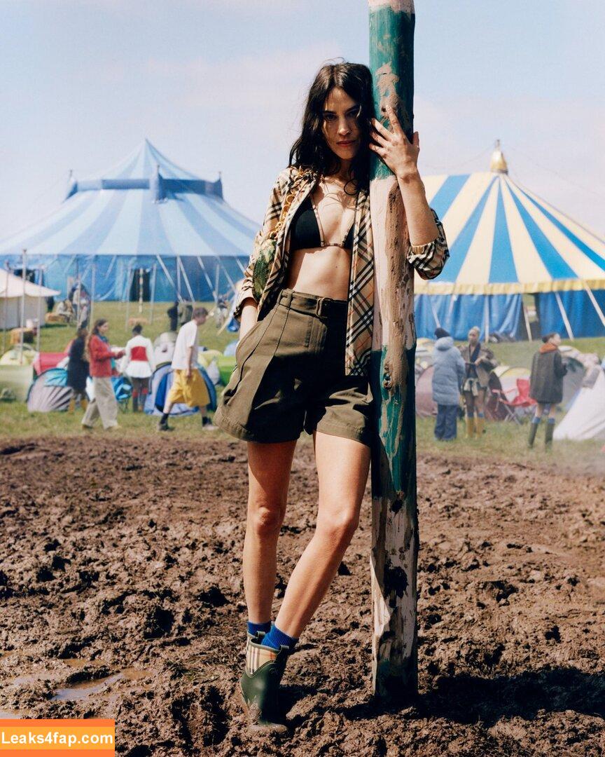Alexa Chung / alexachung / https: leaked photo photo #0192