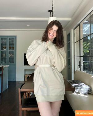 Alexandra Daddario photo #0279
