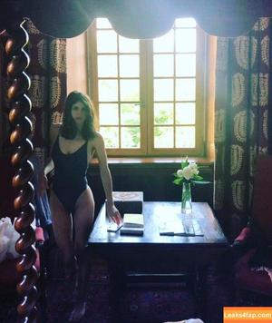 Alexandra Daddario photo #0300