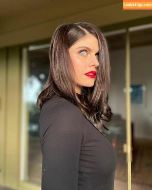 Alexandra Daddario photo #0821