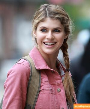 Alexandra Daddario фото #1385