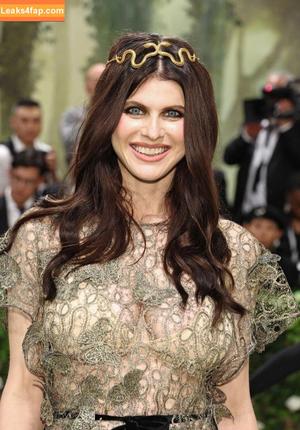 Alexandra Daddario фото #2572