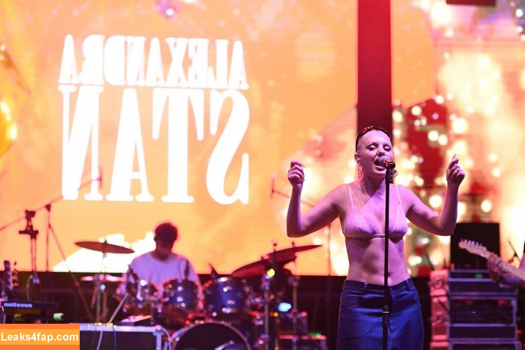 Alexandra Stan / alexandrastan слитое фото фото #0359