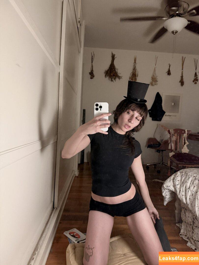 Alexandria Brady / Julie | eerilyrealistic / eerilyrealistic слитое фото фото #0030