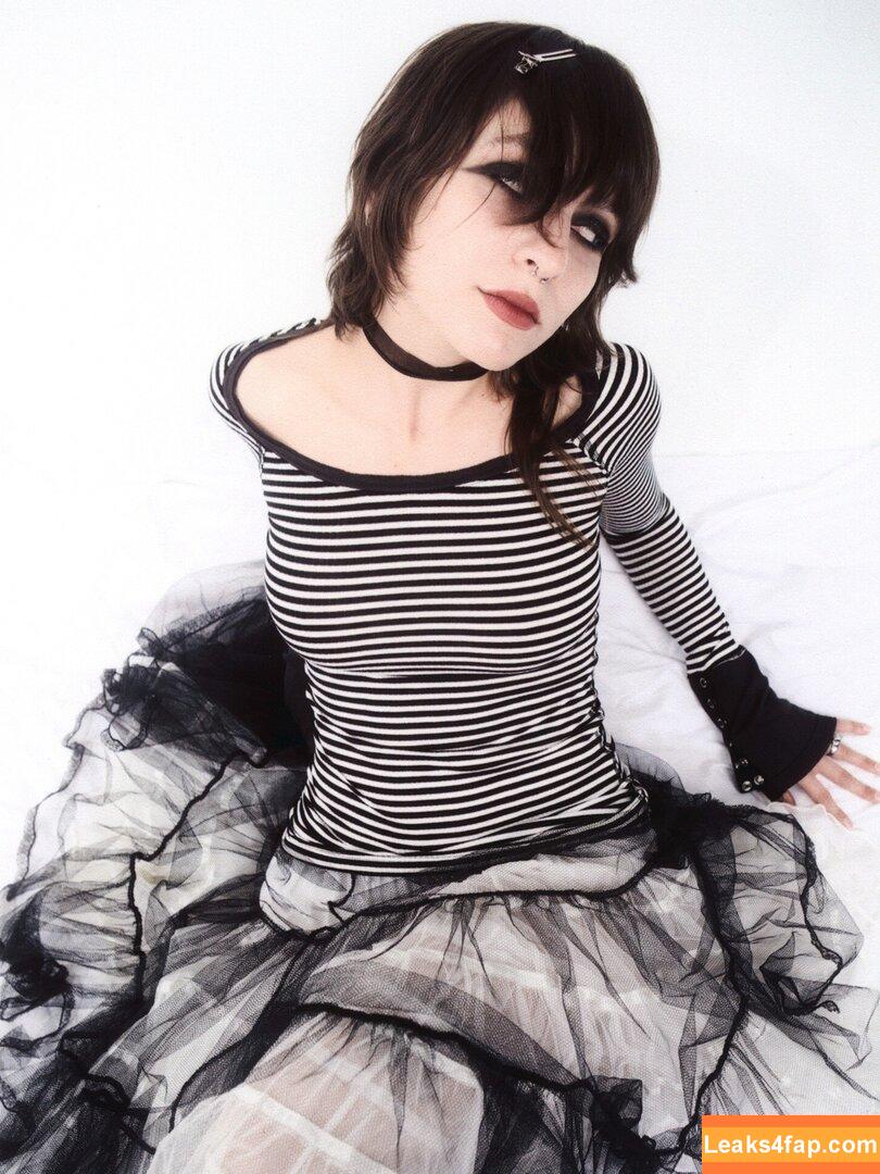 Alexandria Brady / Julie | eerilyrealistic / eerilyrealistic слитое фото фото #0039