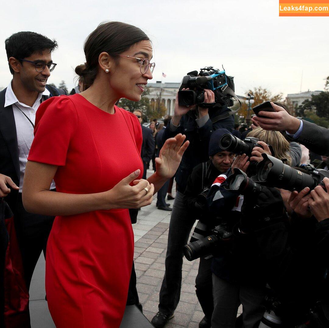 Alexandria Ocasio-Cortez / AOC / Alexandria Ocasio Cortez слитое фото фото #0003