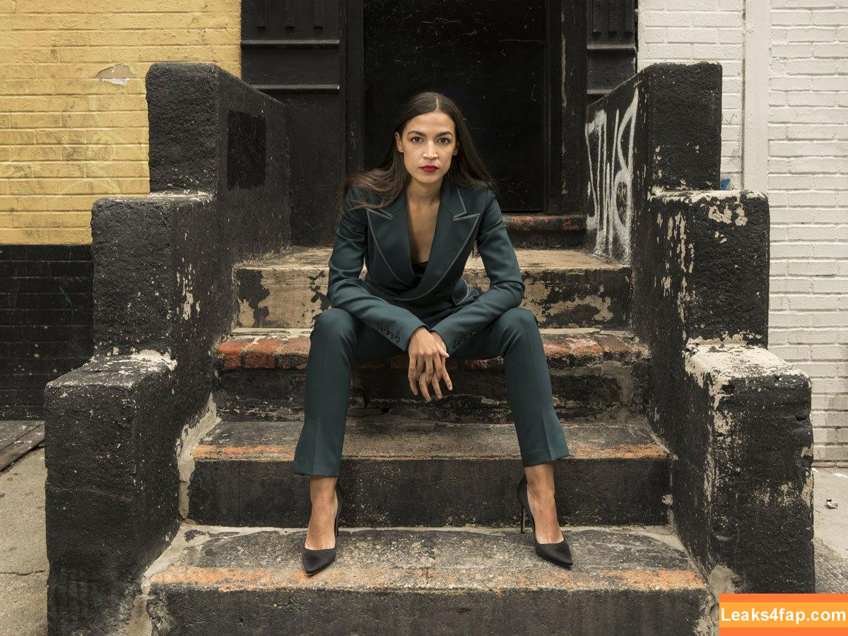 Alexandria Ocasio-Cortez / AOC / Alexandria Ocasio Cortez слитое фото фото #0005