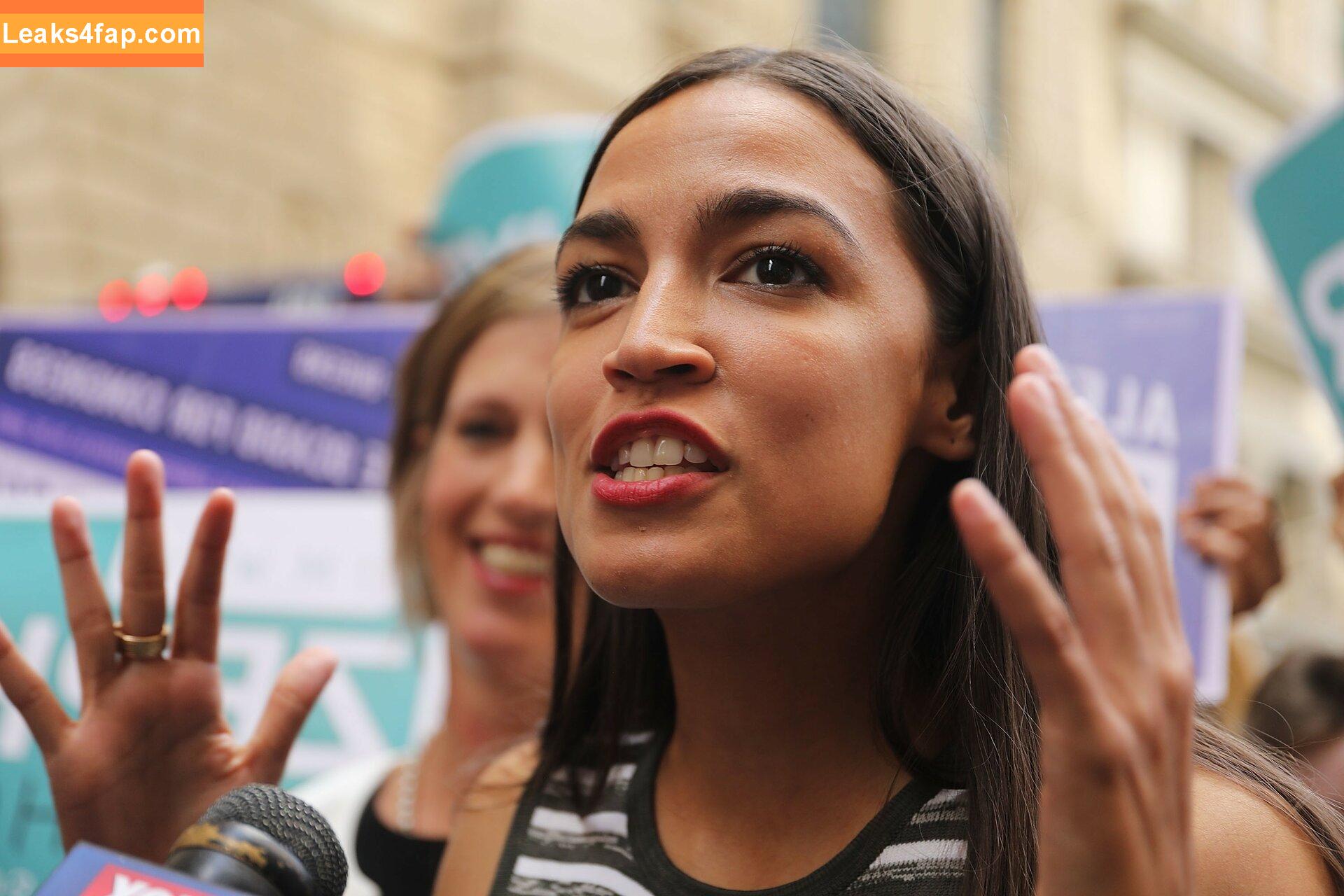Alexandria Ocasio-Cortez / AOC / Alexandria Ocasio Cortez слитое фото фото #0018