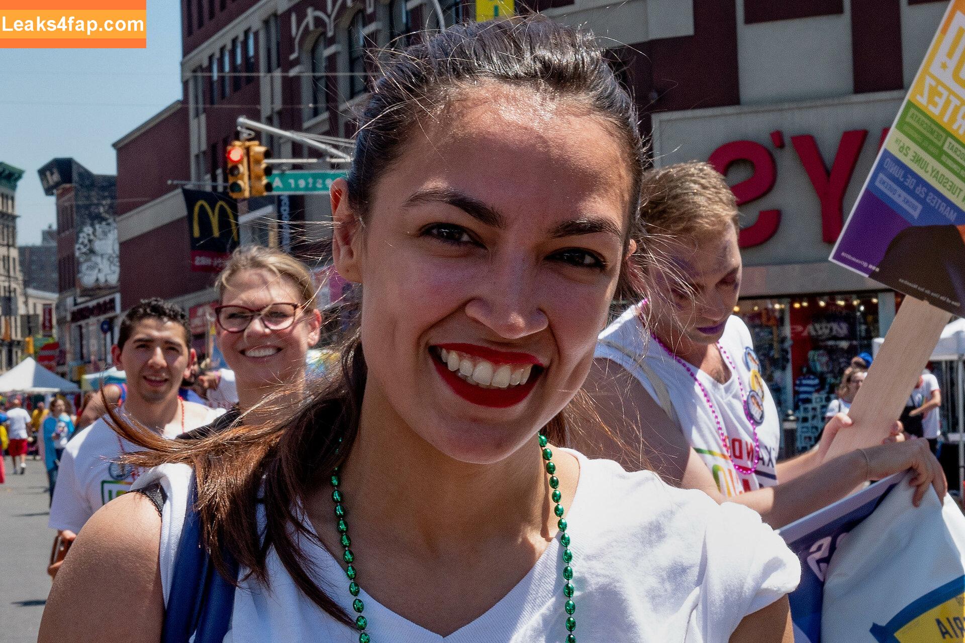 Alexandria Ocasio-Cortez / AOC / Alexandria Ocasio Cortez слитое фото фото #0031