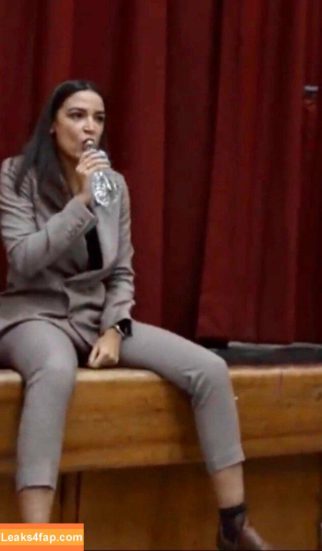 Alexandria Ocasio-Cortez / AOC / Alexandria Ocasio Cortez слитое фото фото #0057