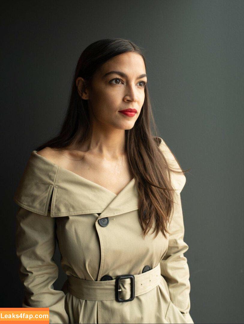 Alexandria Ocasio-Cortez / AOC / Alexandria Ocasio Cortez слитое фото фото #0061
