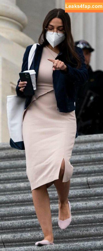 Alexandria Ocasio-Cortez / AOC / Alexandria Ocasio Cortez слитое фото фото #0081