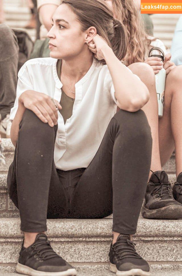 Alexandria Ocasio-Cortez / AOC / Alexandria Ocasio Cortez слитое фото фото #0111