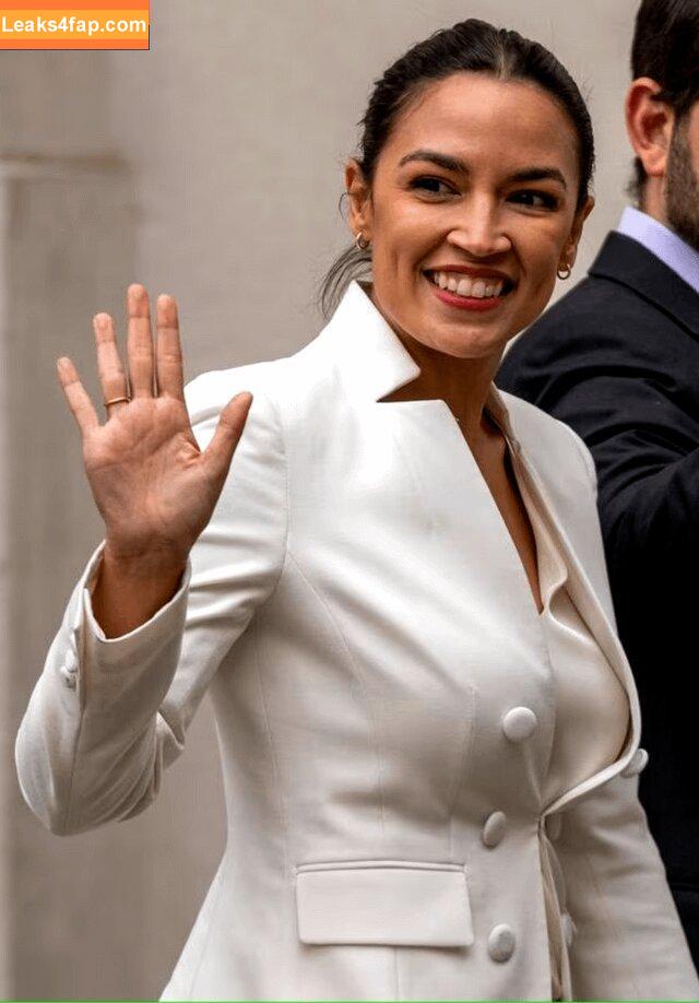 Alexandria Ocasio-Cortez / AOC / Alexandria Ocasio Cortez слитое фото фото #0148
