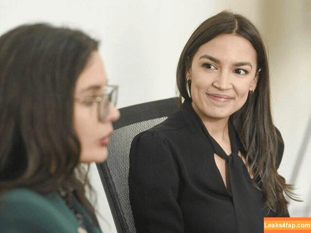 Alexandria Ocasio-Cortez / AOC / Alexandria Ocasio Cortez слитое фото фото #0152