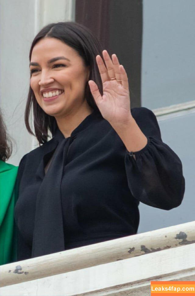 Alexandria Ocasio-Cortez / AOC / Alexandria Ocasio Cortez слитое фото фото #0154